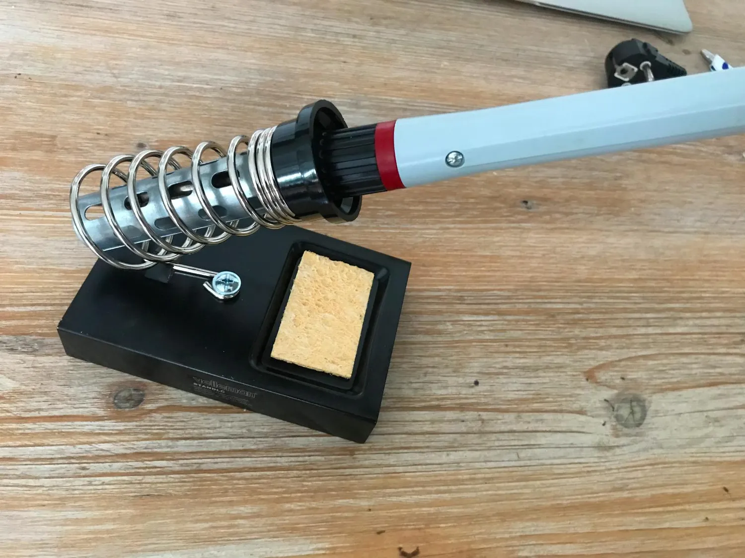 Velleman GP Series porte-fer à souder avec éponge
