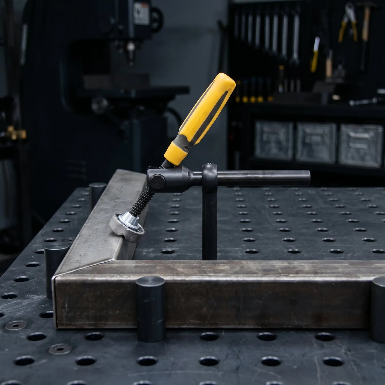 STRONG HAND EUROPE T-Post Clamps pince de bridage système 5/8 pouces modèle standard poignée droite