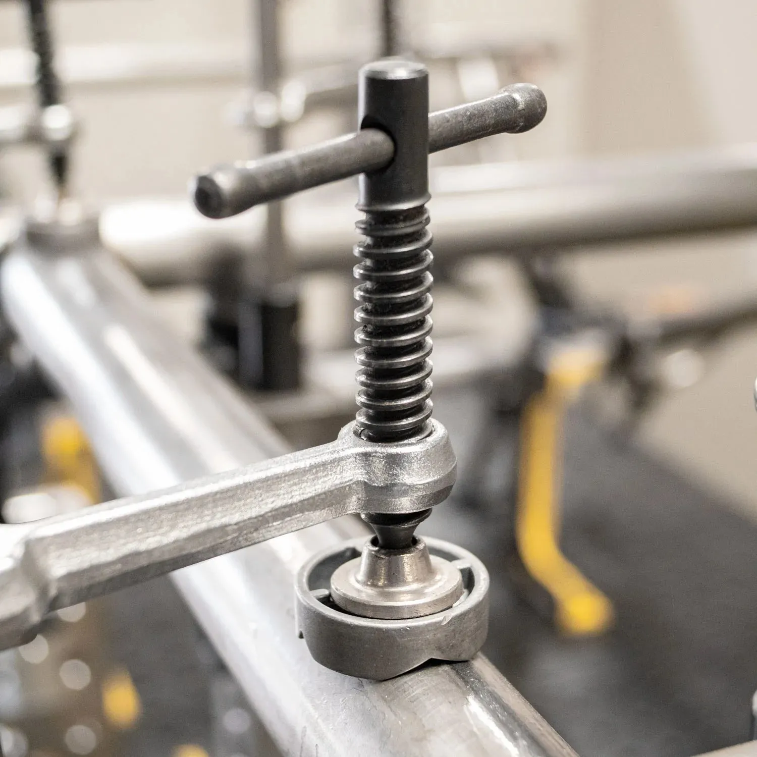 Strong Hand Europe T54217 patin V magnétique en aluminium