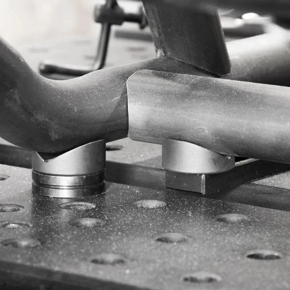STRONG HAND EUROPE V-Block support en V trous 16 mm 120°