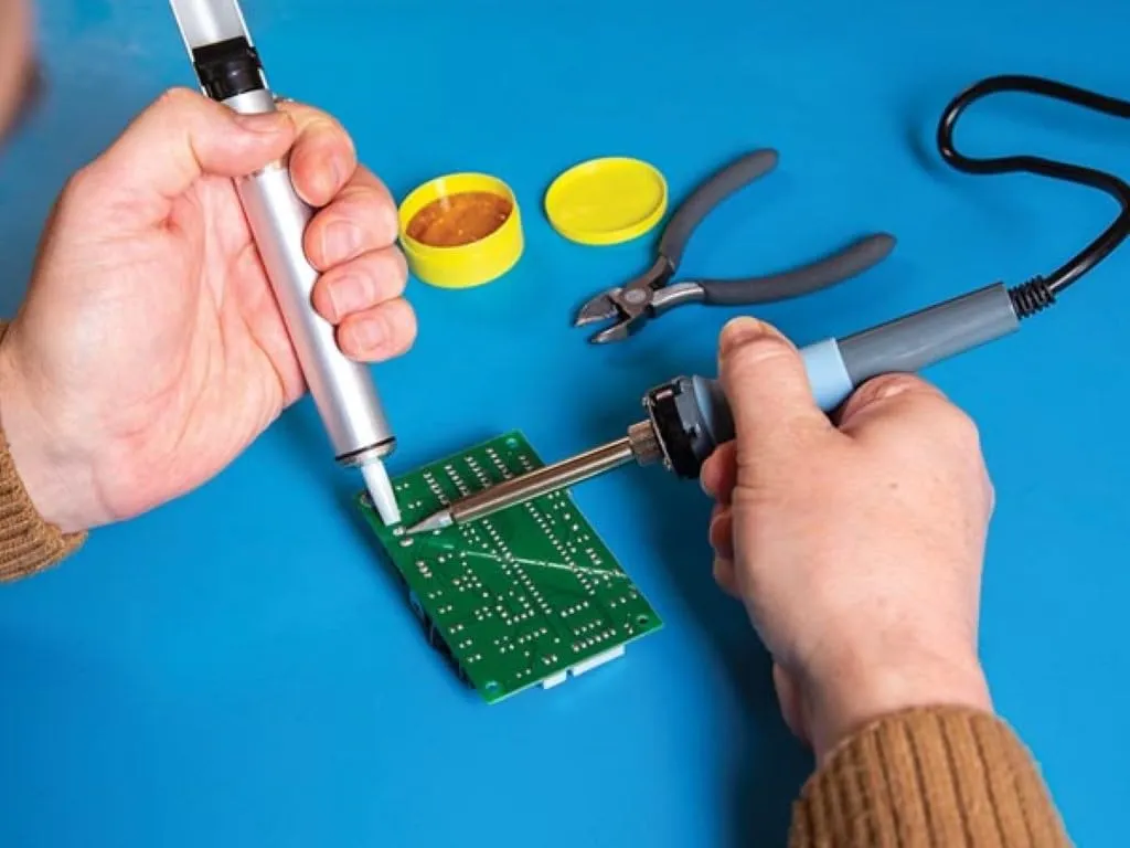 Velleman GP kit de soudure fer à souder 25 W avec accessoires