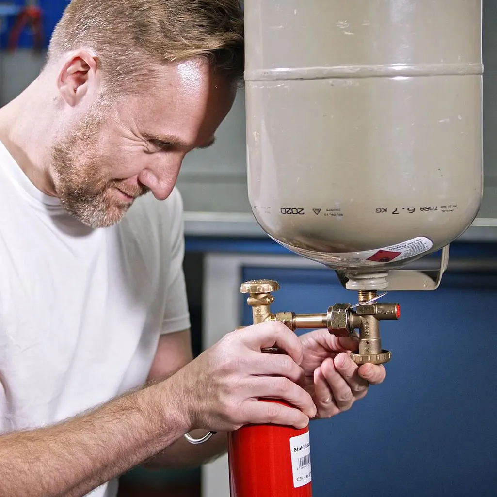 CFH MS 754 raccord de transvasement pour bouteille acier 1 L, propane