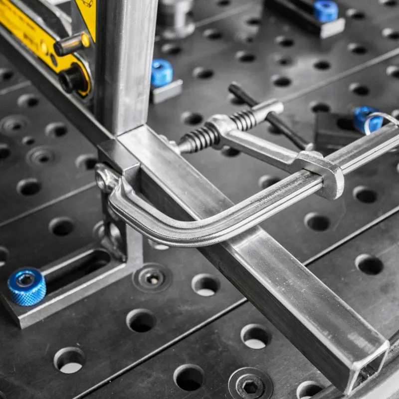 Strong Hand Medium-Duty F-Clamp serre-joint F 24,5 po réversible