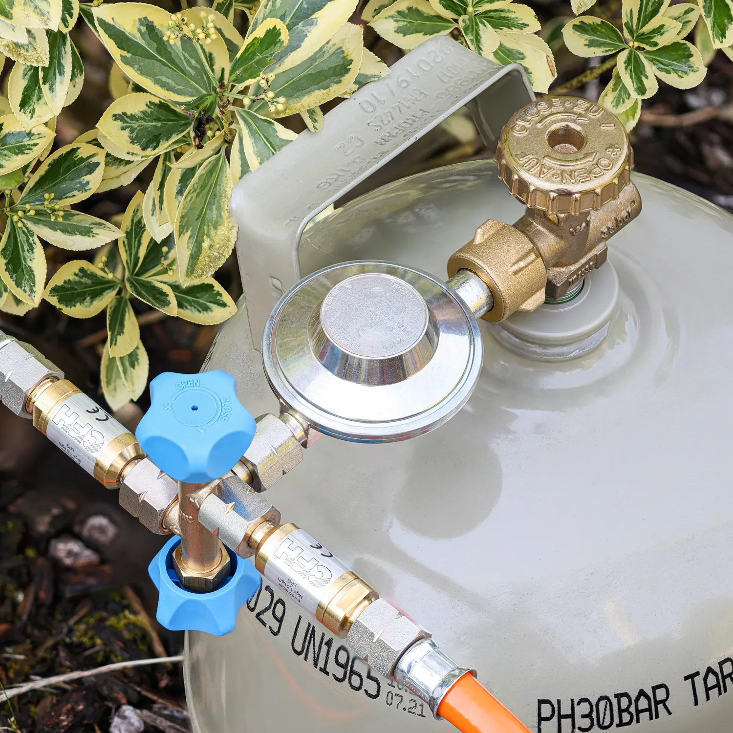 CFH DR 117 détendeur gaz 50 mbar pour camping