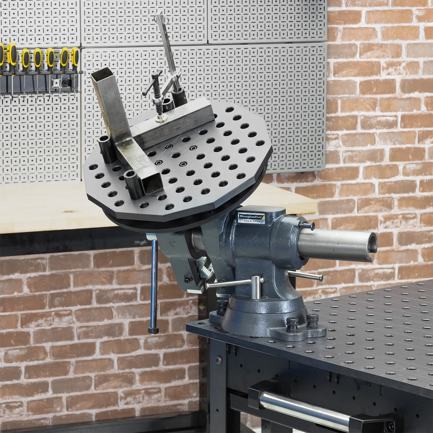 STRONG HAND EUROPE Vise with 360° Rotating Jaw & Base étau 5/8″
